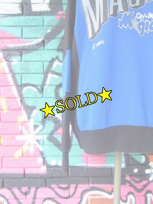 画像2: [USED]-90's【NUTMEG】“ORLANDO MAGIC” LOGO PRINT COLORBLOCK SWEAT (2)