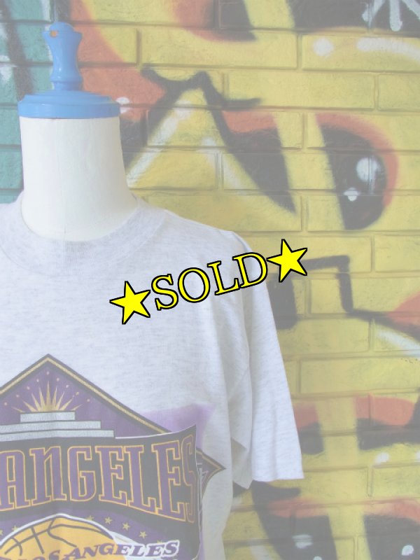 画像1: [USED]-90's【NUTMEG】“LOS ANGELES LAKERS” PRINT T-Shirts (1)