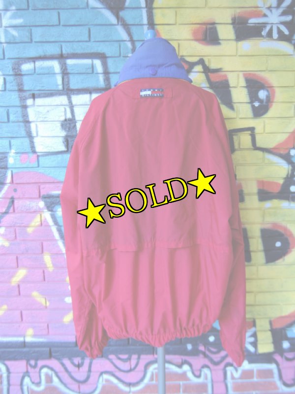 画像2: [USED]-90's【TOMMY HILFIGER】SPELLOUT DESIGN NYLON JACKET-RED (2)